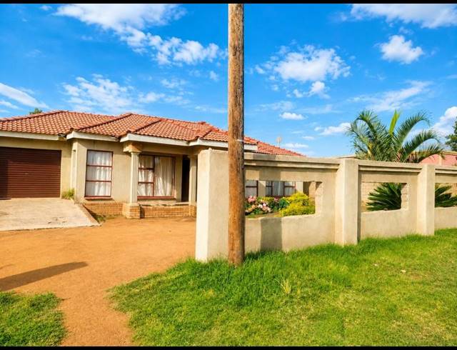 3 BEDROOM HOUSE FOR SALE IN MANKWENG
